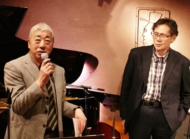 会をプロデュースした司会の阪口和彦さん（左）と閉会の挨拶をした菊地裕太郎さん（共に8期）